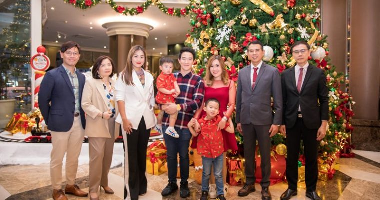 โรงแรมเดอะ เบอร์เคลีย์ ประตูน้ำ ร่วมเฉลิมฉลองในพิธีเปิดไฟต้นคริสต์มาส ประจำปี 2566
