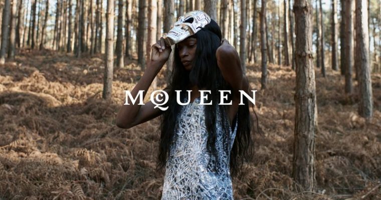นำเสนอโชว์พรีวิวของ Alexander McQueen