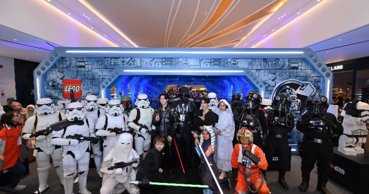คู่จิ้น “หยิ่น-วอร์” ร่วมฉลอง “STAR WARS DAY” ครบรอบ 25 ปี LEGO STAR WARS ณ สยามพารากอน