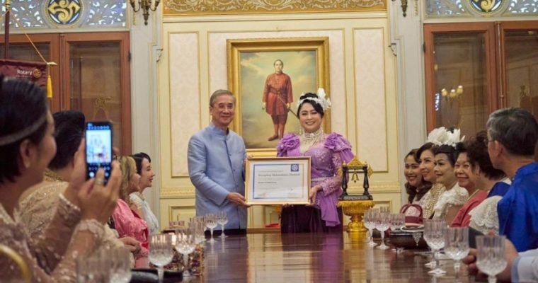 “หมอแยม-นยก.พญ.รุ่งไพลิน รัตนชีวร” รับ”สารตราตั้ง”ในงานฉลองสารตราตั้ง สถาปนาสโมสรโรตารี กรุงเทพฯ