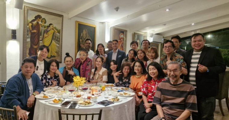 สังสรรค์วันคล้ายวันเกิด เอิร์ธ สายสว่าง เจ้าแม่พีอาร์โรงแรมระดับตำนาน จัดงานที่ร้านอาหารอินดัส เป็นร้านอาหารอินเดีย ซอยสุขุมวิท26