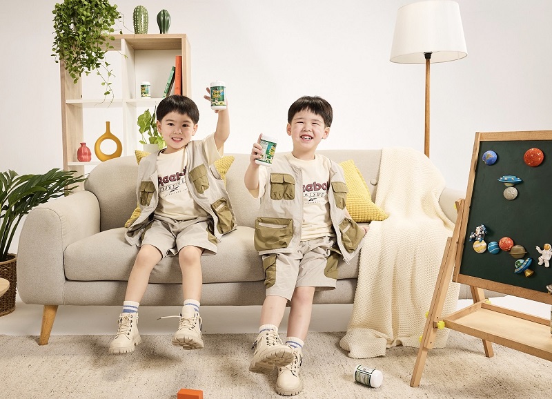 ส่อง!! พี่ชายที่แสนดี “น้องพีร์-น้องธีร์” ลูกพ่อ “บีม-กวี” ดูแลน้องไม่ห่าง แถมยิ่งโตยิ่งหล่อ ฉายแววดาราเหมือนคุณพ่อ งานนี้ตกแฟนคลับได้เต็มๆ!!