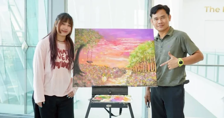 ไอคอนสยาม ชวนฟังเสียงที่ดังที่สุดในความเงียบ ผ่านนิทรรศการ “The Loudest Silence” นำเสนอ 31 ผลงานศิลปะจากศิลปินหูหนวก พร้อมกิจกรรมสร้างสรรค์เพื่อทุกคน