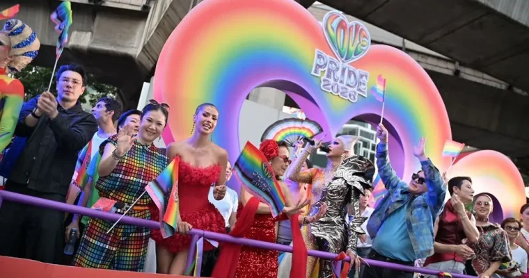 ททท. ร่วมสร้างปรากฏการณ์สุดยิ่งใหญ่แห่งความภาคภูมิใจกับงาน BANGKOK PRIDE PARADE 2026: Patch the World with Peace People Pride ขบวนพาเหรดสีรุ้งสุดตระการตา