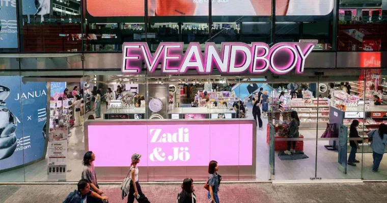 ปักหมุด! จุดเช็กอินใหม่ใจกลางสยาม แหล่งช้อปสายบิวตี้วัยเรียน พบกับ Zadi & Jo Glow Station เปิดแล้วที่ EVEANDBOY Centerpoint Siam Square