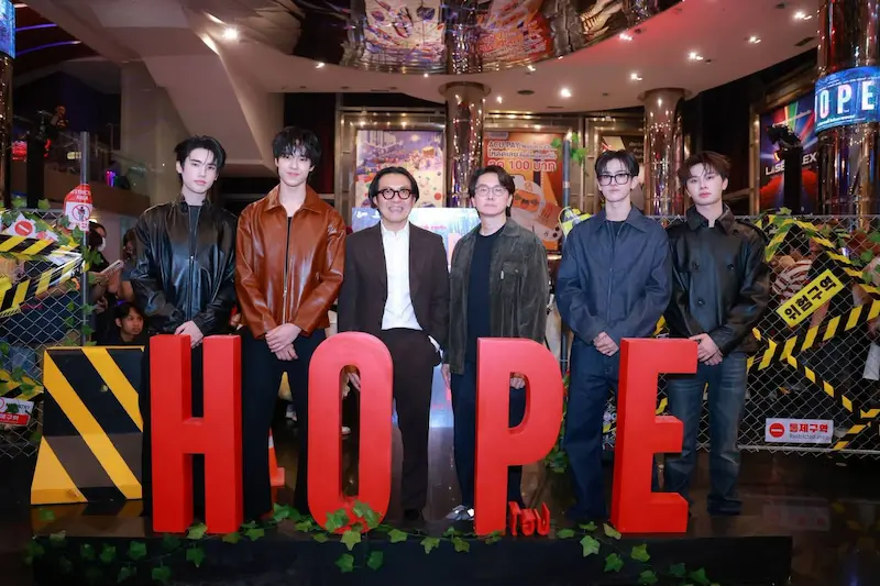 ฉายแสงฯ 🎬 จัดกาล่าพรีเมียร์ “HOPE” เปิดประตูสู่มหันตภัยครั้งใหม่ พร้อม “โต้ง บรรจง” และสมาชิก BUS – 9214KIDS ร่วมพูดคุยสุดเอ็กซ์คลูซีฟ